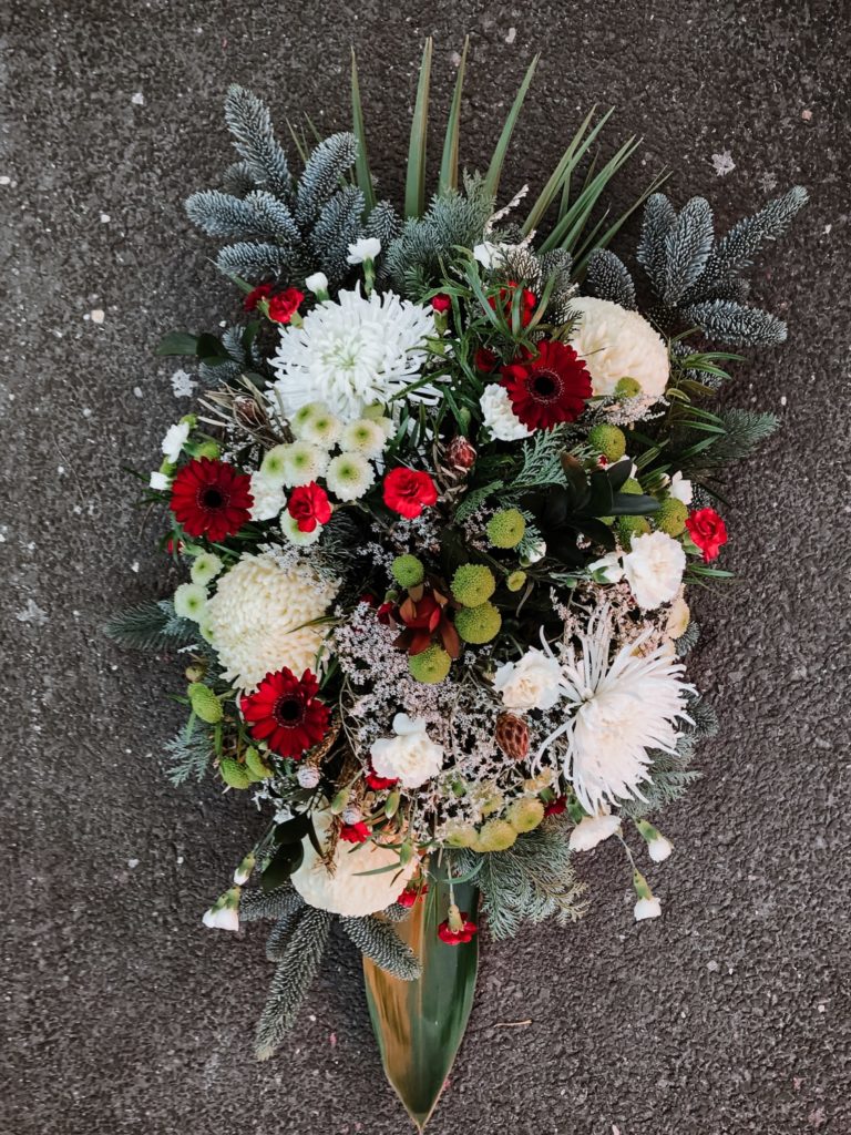 wiazanka-pogrzebowa-zywe-kwiaty-kwiaciarnia-badylarz